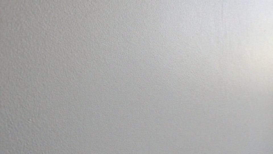 Jak dobrać farbę do typu podłoża?