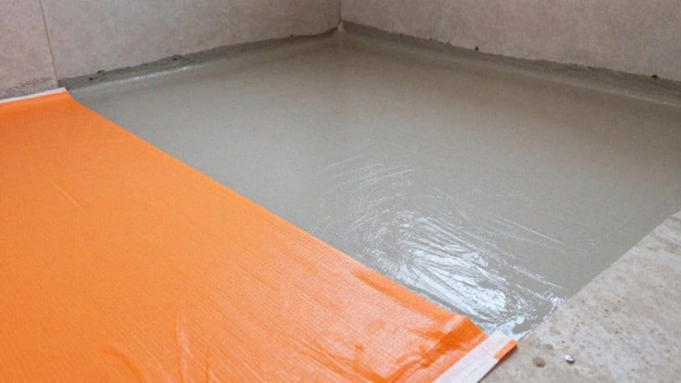 Jaka izolacja pod brodzik: folia czy mata?