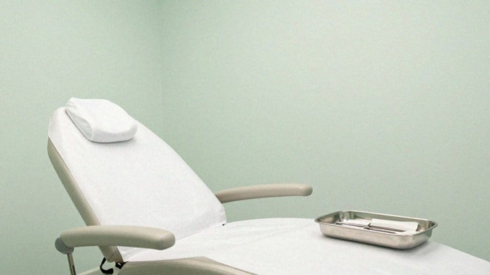 Jakie są przeciwwskazania i powikłania po założeniu?
