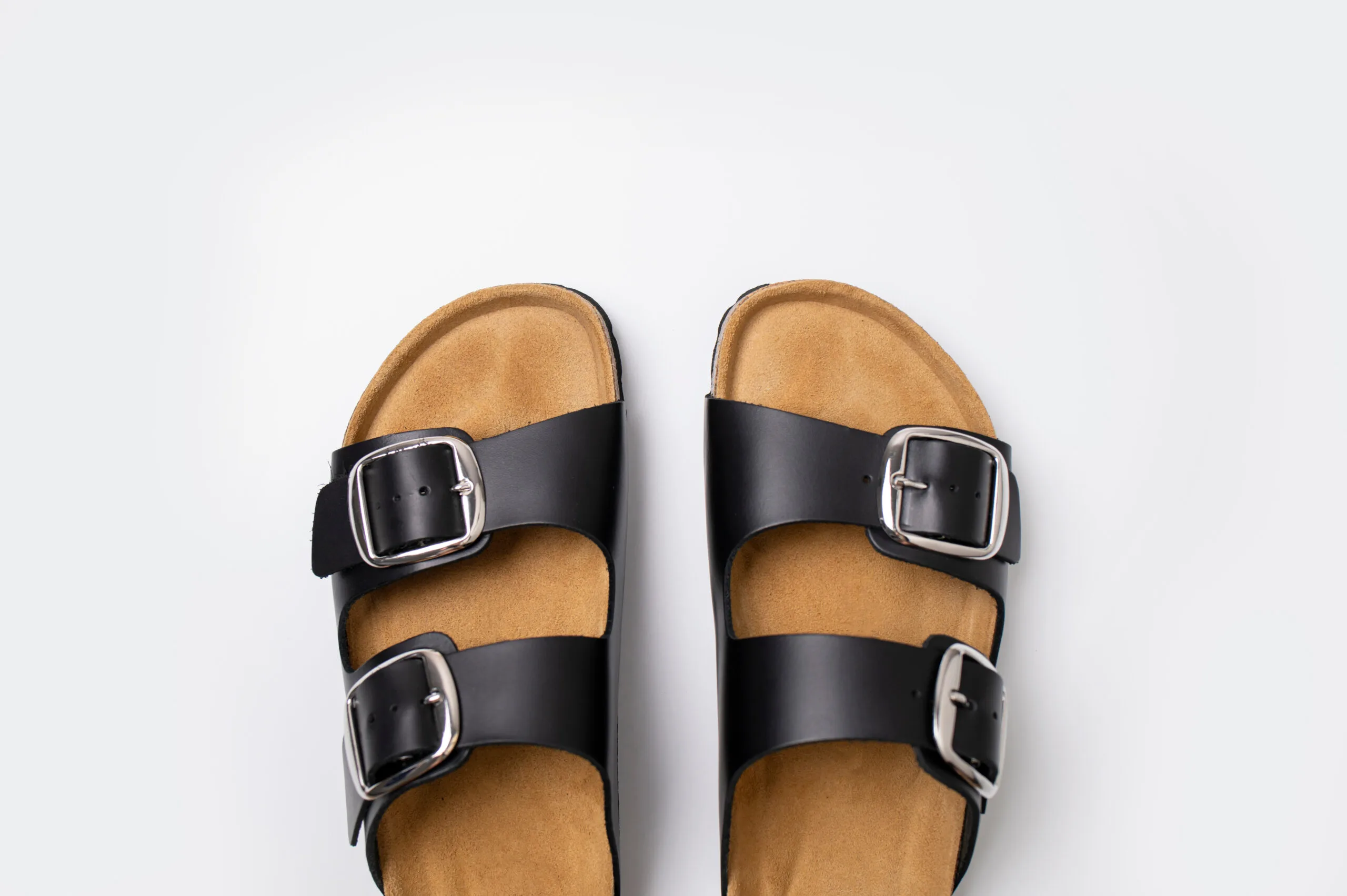 Jak klapki damskie mogą być zarówno stylowe, jak i wygodne na co dzień?