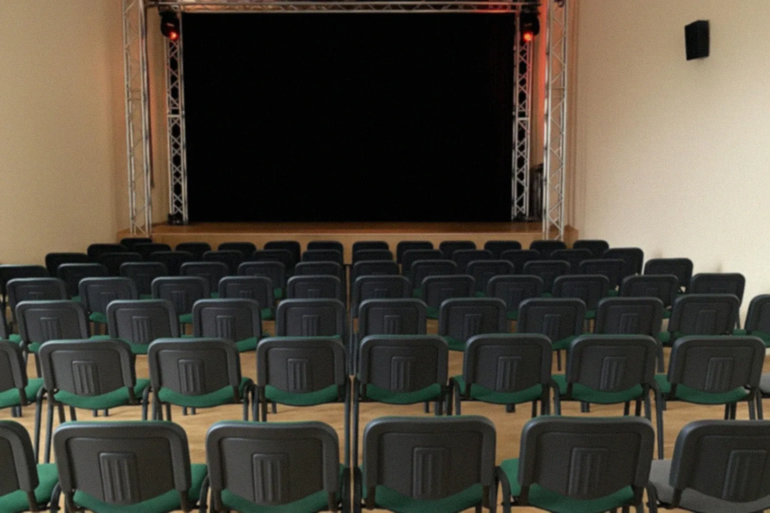 Remonty w Młodzieżowym Domu Kultury na Wakacje