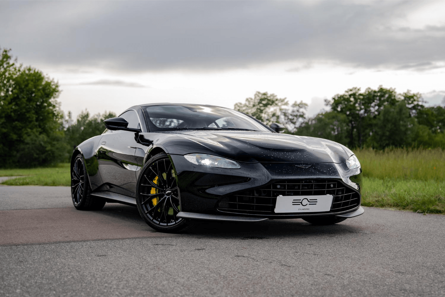 Wynajem aut luksusowych – na co zwrócić uwagę?