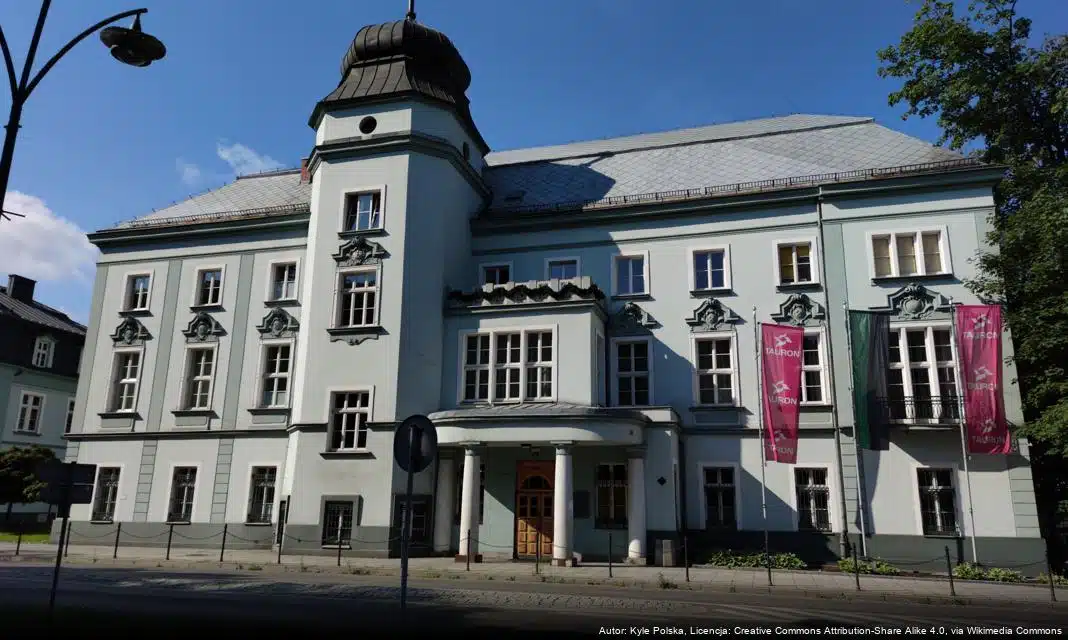 Uczniowie SP9 z Jaworzna zapoznają się z pracą samorządu